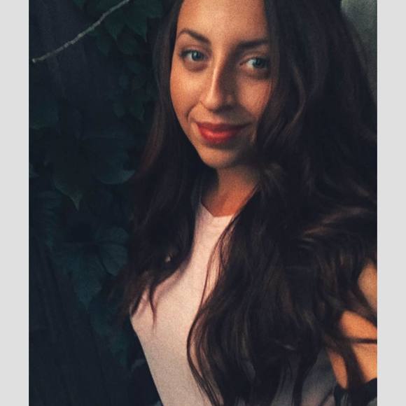 Meet your Posher, Katelyn - Picture 1 of 1